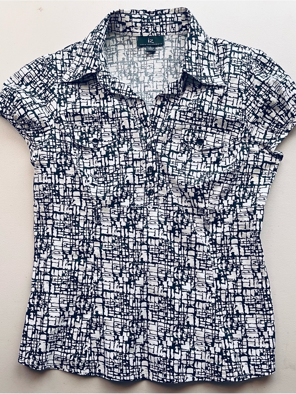 Byer California Black & White Abstract Collared Short Sleeve Top